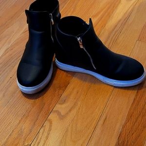 Gently used wedge shoe with side zippers